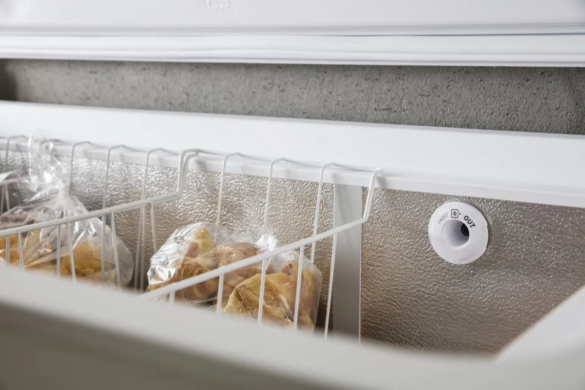 Congelatore WHIRLPOOL a Pozzetto 255 Litri classe E Bianco WHE2535FO2 - 2